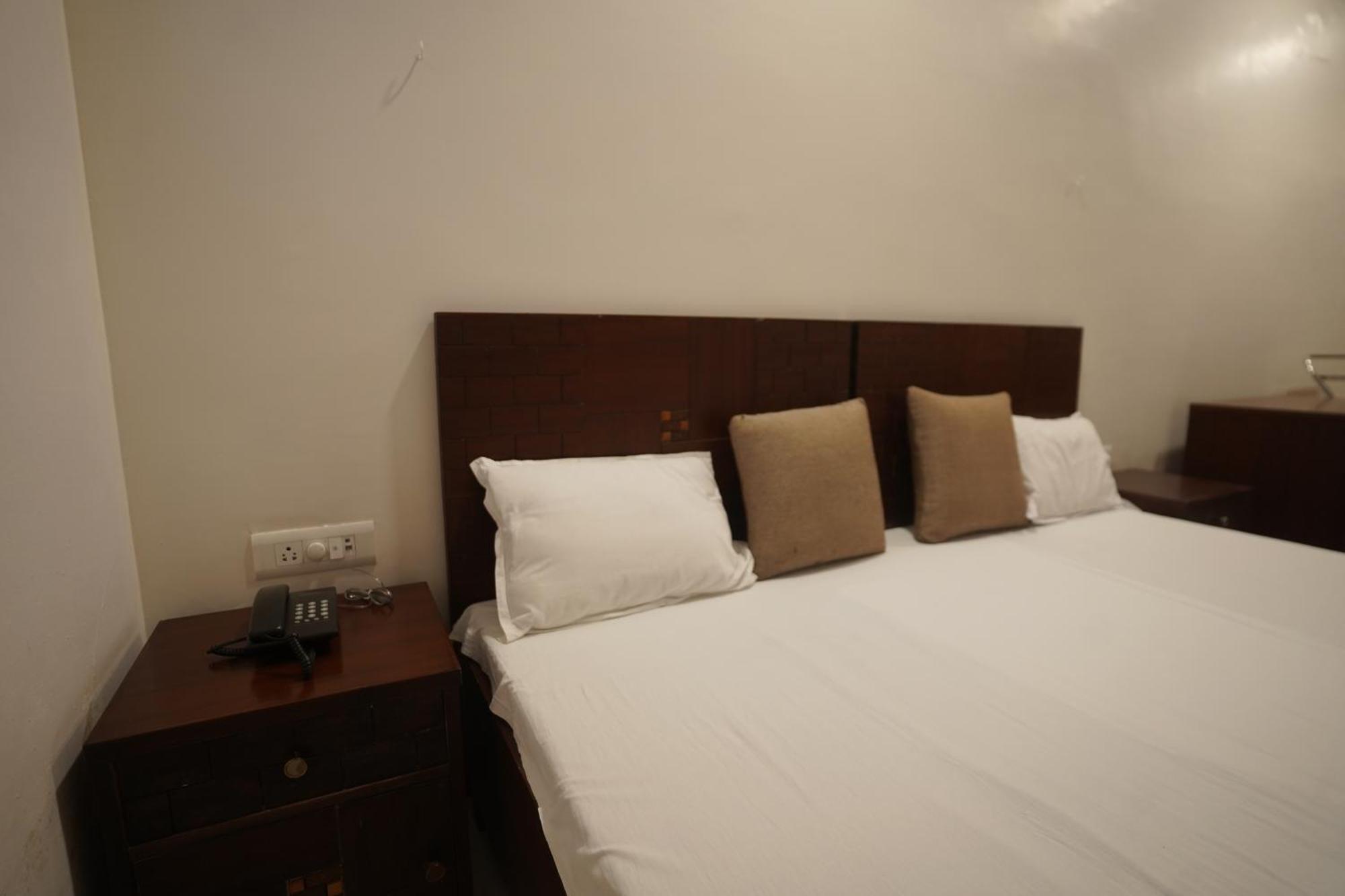 Narmada Vatika Hotel Jabalpur Ngoại thất bức ảnh
